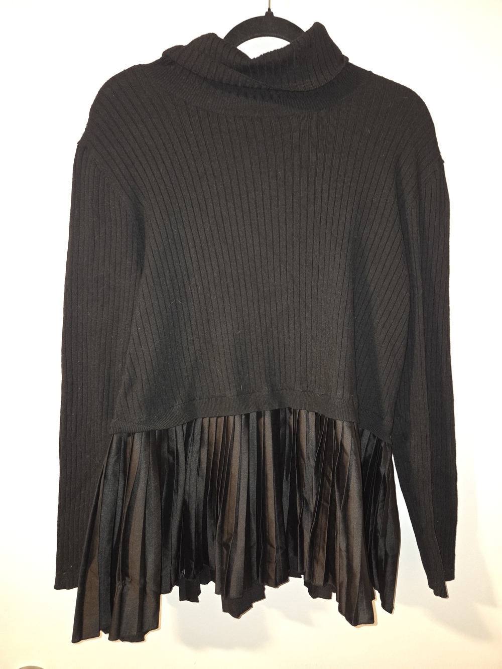 Black Ribbed Turtleneck Sweater with Pleated Hem